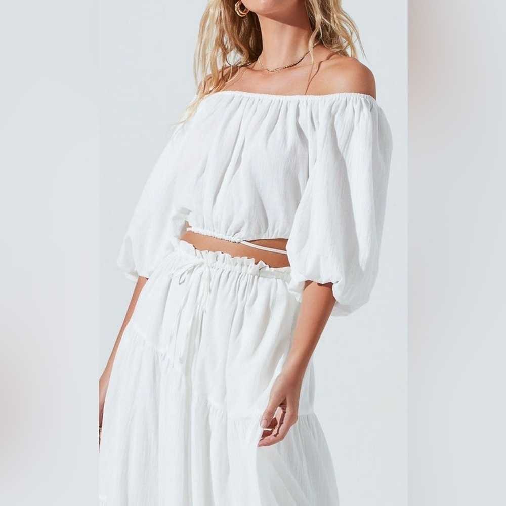 Astr The Label white off the shoulder crop shirt blouse 3/4 balloon sleeves Lrg
